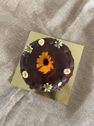 Kadhali High Protein Chocolate Cake (500g) | Sugar-Free Hazelnut Topping | Post-Workout Treat