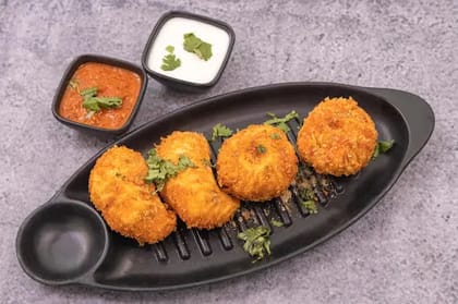 Chicken Kurkure Momos [8 Pieces]