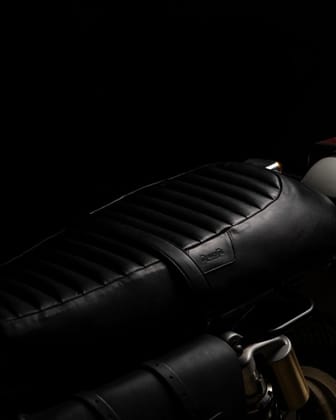touring leather seat for royal enfield interceptor 650 / gt 650-black / au