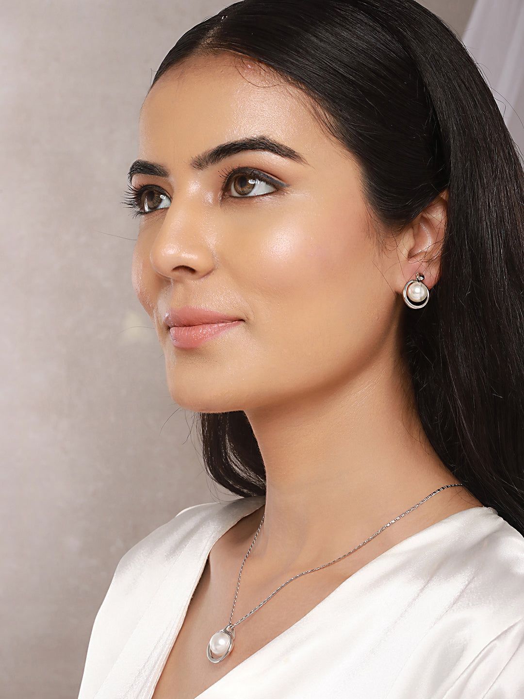 Anti-Tarnish Silver Plated Water Pearl Beaded Galaxy Minimal Locket Jewellery Set