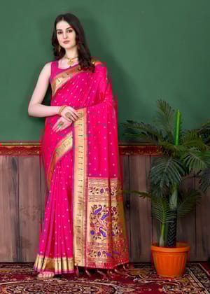 Yavira silk Women's Pink Handwoven Jacquard Saree