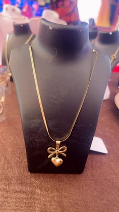 Anti tarnish bow necklace