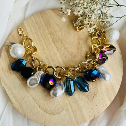 Layla pearl bracelet