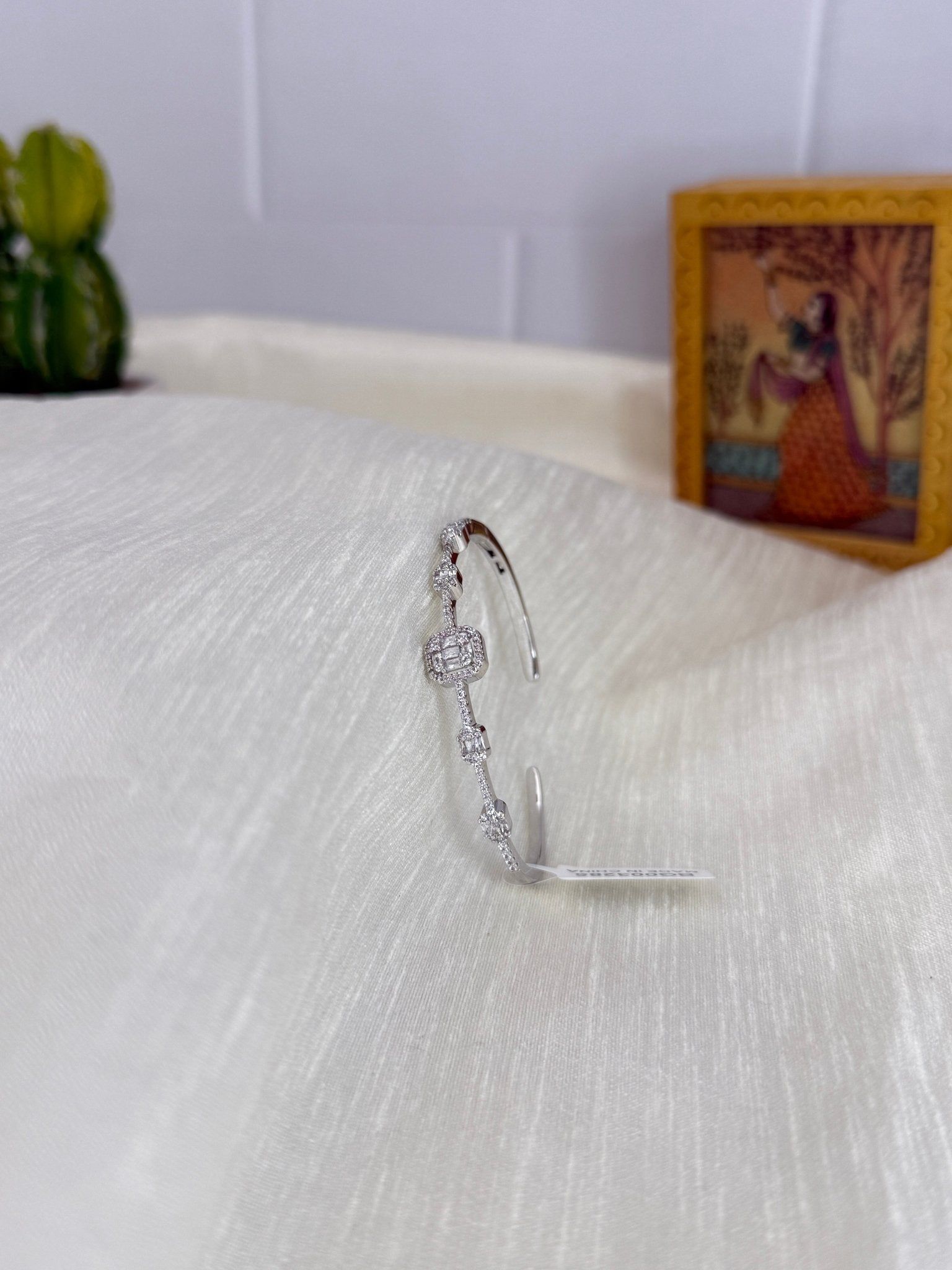 Elegant Bracelet 6854