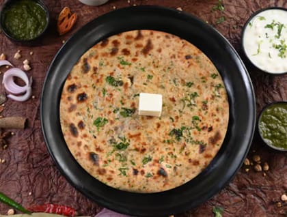 Tawa Pyaaz Parantha With Curd And Pickle