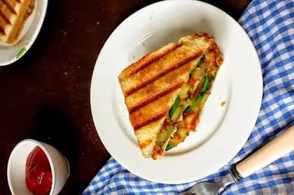 Veg Grilled Sandwich [2 Pieces]