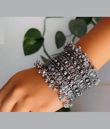 Samridhi DC Silver Cuff ( Pack of 1 )