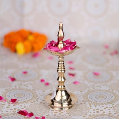 Aatm Kerala Samai Brass Oil Lamp - 7 Inch Traditional Kutthu Vilakku Diya - Solid Brass Deepam for Puja, Festivals and Home Temple Décor