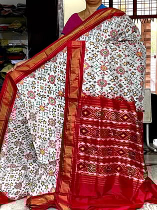 Pochampally Ikkat Patola Silk White Body With Border And Pallu Red Sari
