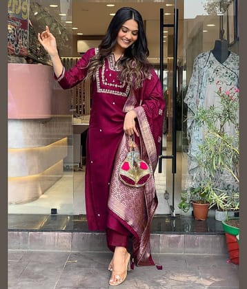 Mahek Fashion Women Rayon Embroidered Straight Kurti With Pants ( Maroon )