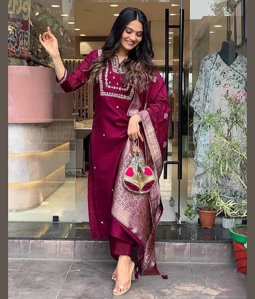 Mahek Fashion Women Rayon Embroidered Straight Kurti With Pants ( Maroon )