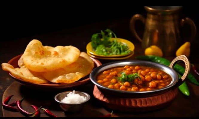 Gulati Ji Ke Special Chole Bhature