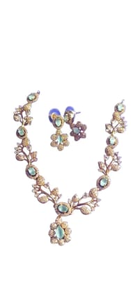 NECKLACE SET WITH STONES