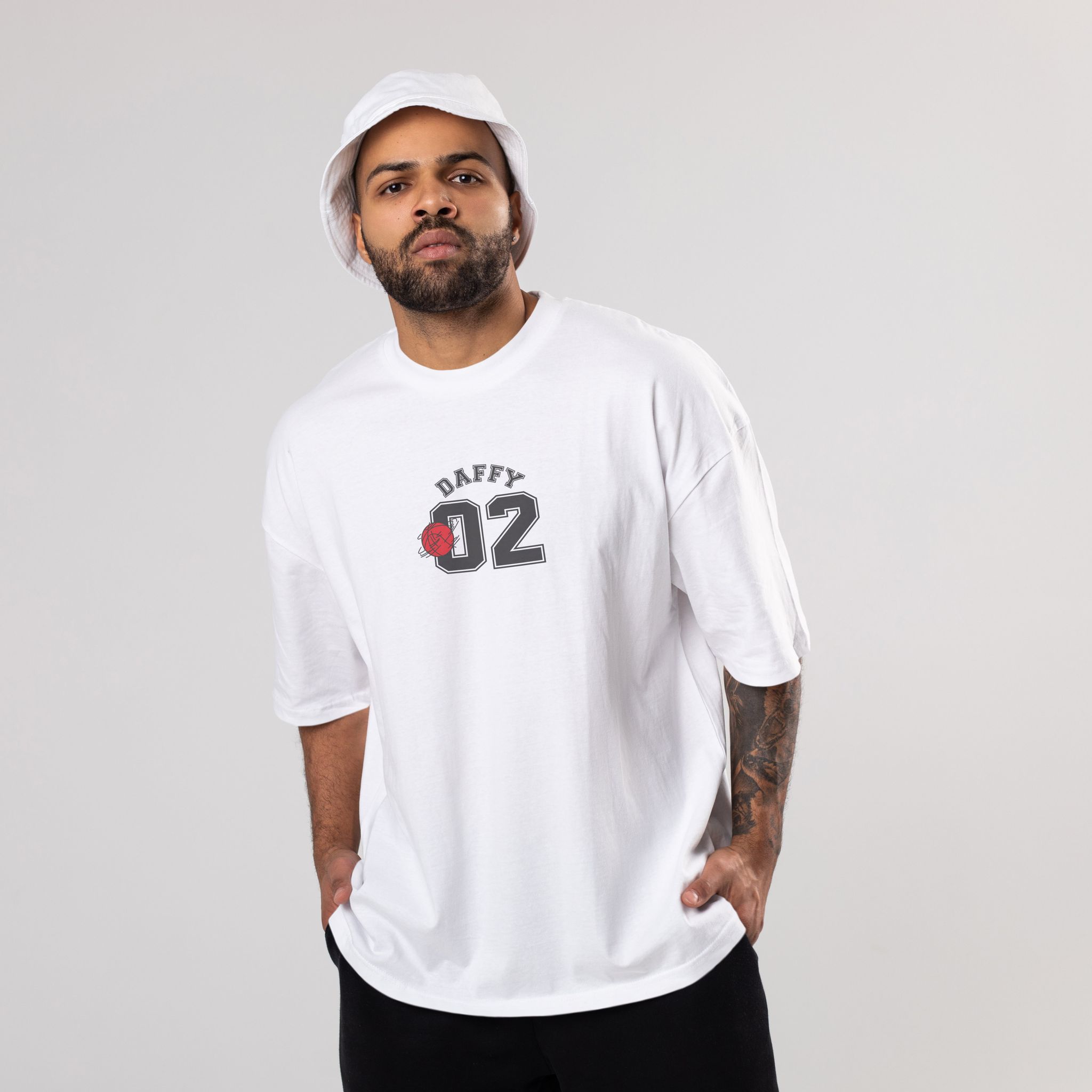 Colorful DAFFY Oversized T-Shirts: White: Clean Minimalist Chic-S / Cotton / White