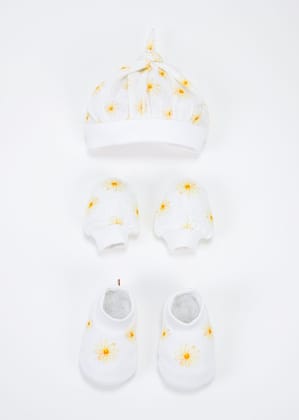 Arabesque dreams Cap +Mittens + Booties set