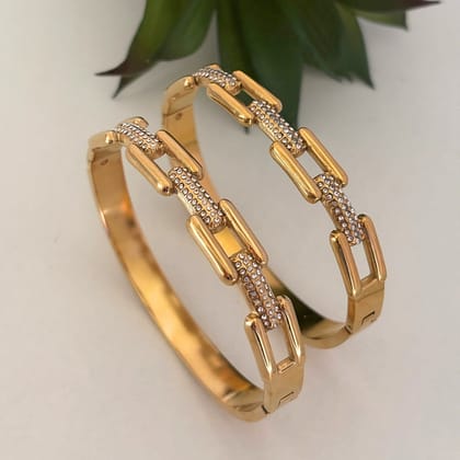 Classic Glamour Golden Bracelet-Gold