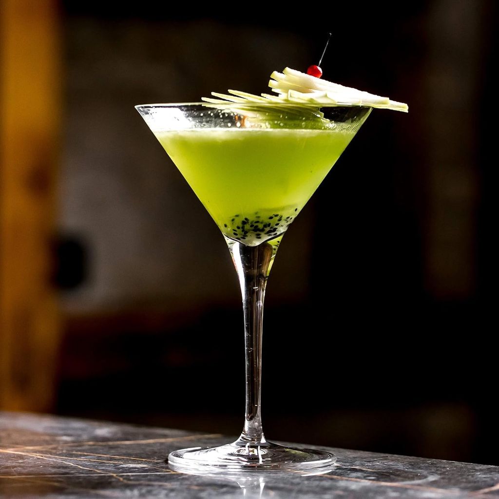 Martini Glasses Martini Cocktail Glasses with Stem, Reusable Cocktail Glasses for Bar, Margarita, Whiskey, Gin, Tequila, BPA-Free, Dishwasher-Safe, Clear (160 ML)