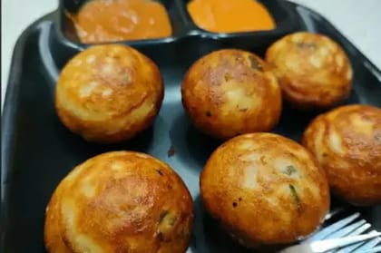 Kuzhi Paniyaram [6 Pieces]