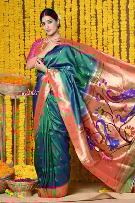 Rajsi~ Handloom Pure Silk Muniya Border Saree with Handcrafted Peacock Pallu in Dual Tone Green