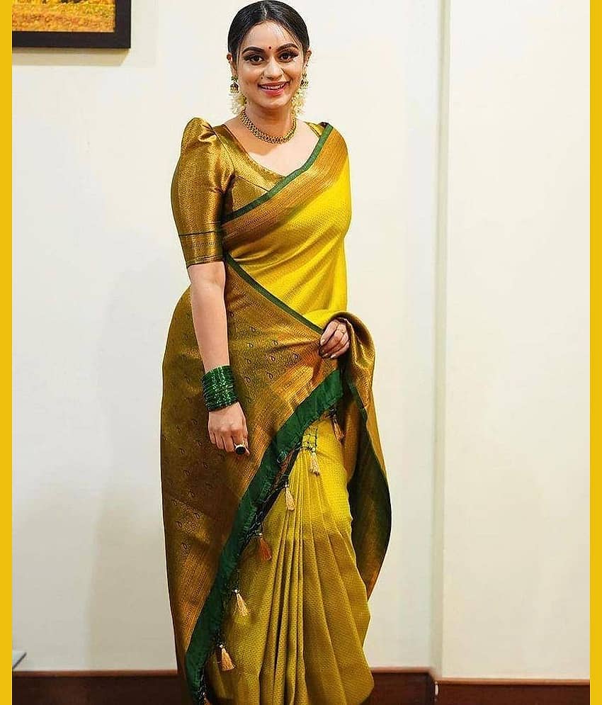Yashika Banarasi Silk Printed Saree With Unstitched Blouse Piece ( Peach )