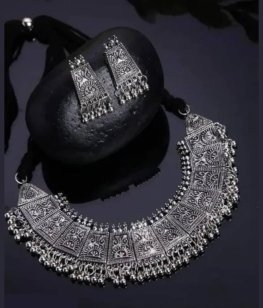 Samridhi DC Silver Alloy Necklace Set ( Pack of 1 )