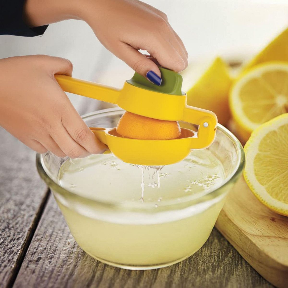 Wholesale Item - MANUAL SQUEEZE AND TWIST HAND JUICER - MOQ 25 Pieces