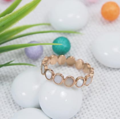 Stainless Steel Rosegold Plated Oval Shaped White Shell Fing