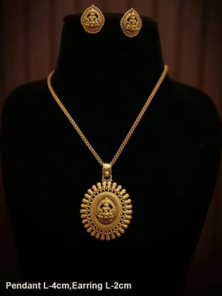 Oval laxmiji pendant set in chain with laxmiji studs