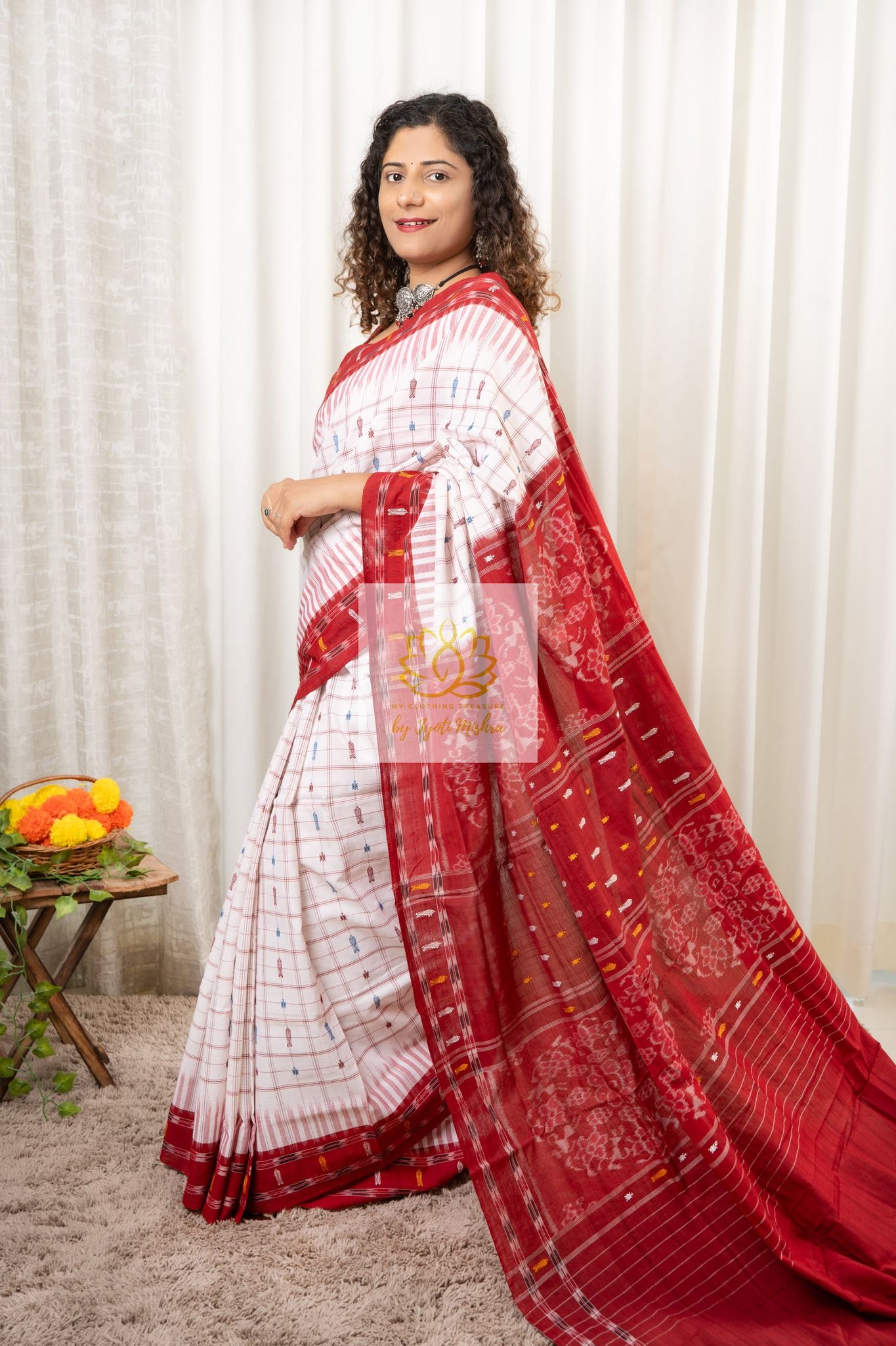 Exclusive Odisha Ikkat Hazaar Buti Cotton Saree- White Maroon