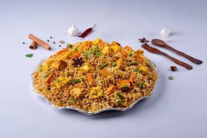 Hyderabadi Paneer Subz King Biryani (Serves 2) Hyderabadi Paneer Subz King Biryani (Serves 2)
