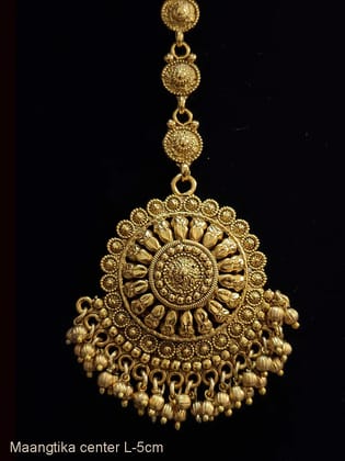 Circular design maangtika with flower design on circumference