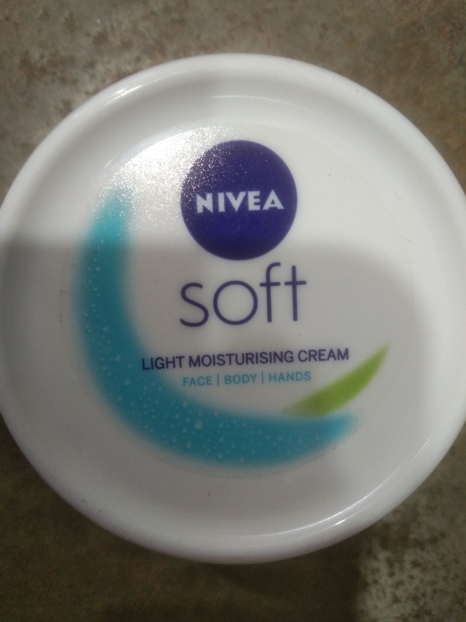 Nivea soft light moisturizing cream