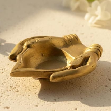 Sukh Sehaj Arpan Mudra Diya, Arti/Decor Diya Brass, Handcrafted, Antique Finish, 2.7 Inch Length, Oil Lamp Home Temple, Decor, Pooja Ritual and Gifting
