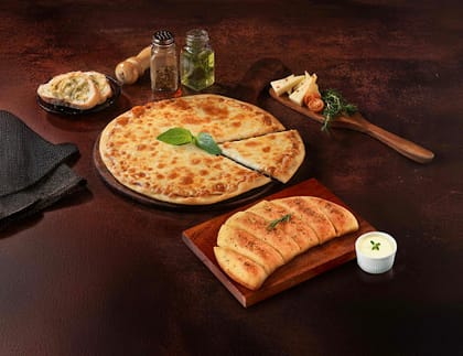 Cheese Lover's Pizza [7" Regular]+ Garlic Bread & Cheesy Dip