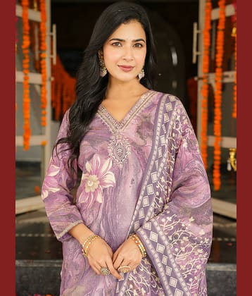 Vaamsi Women Viscose Embroidered Straight Kurti With Pants ( Lavender )