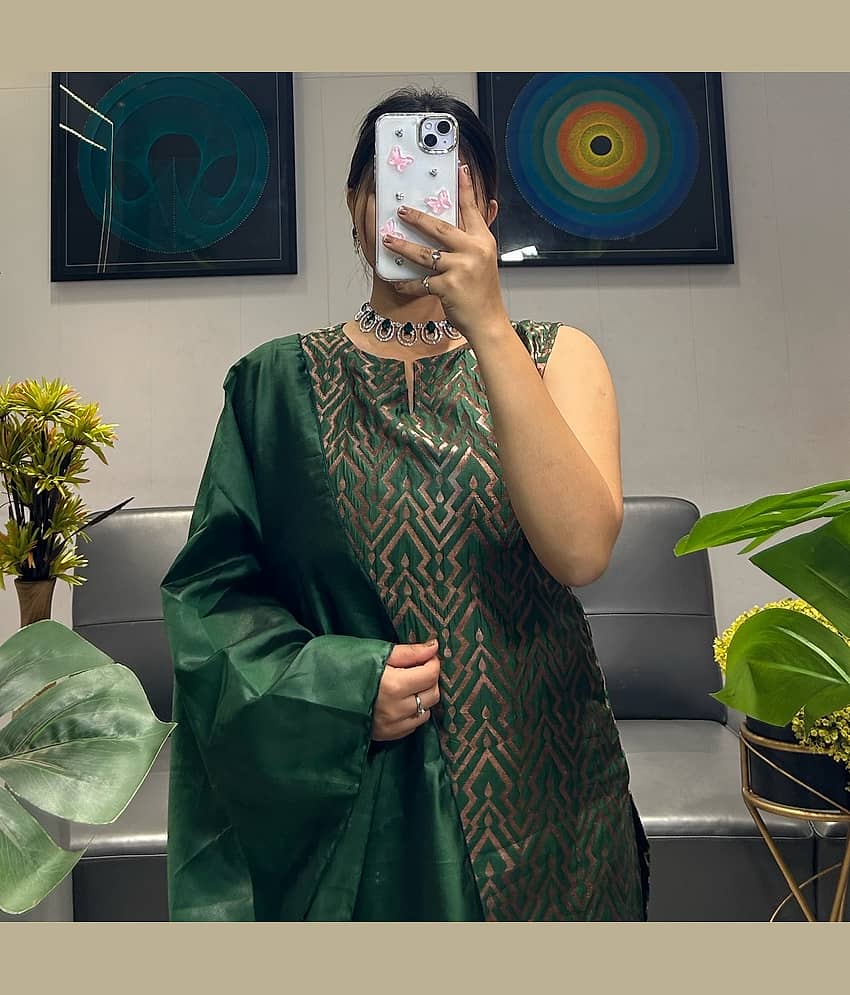 kedar fab Women Silk Blend Self Design Straight Kurti With Pants ( Green )