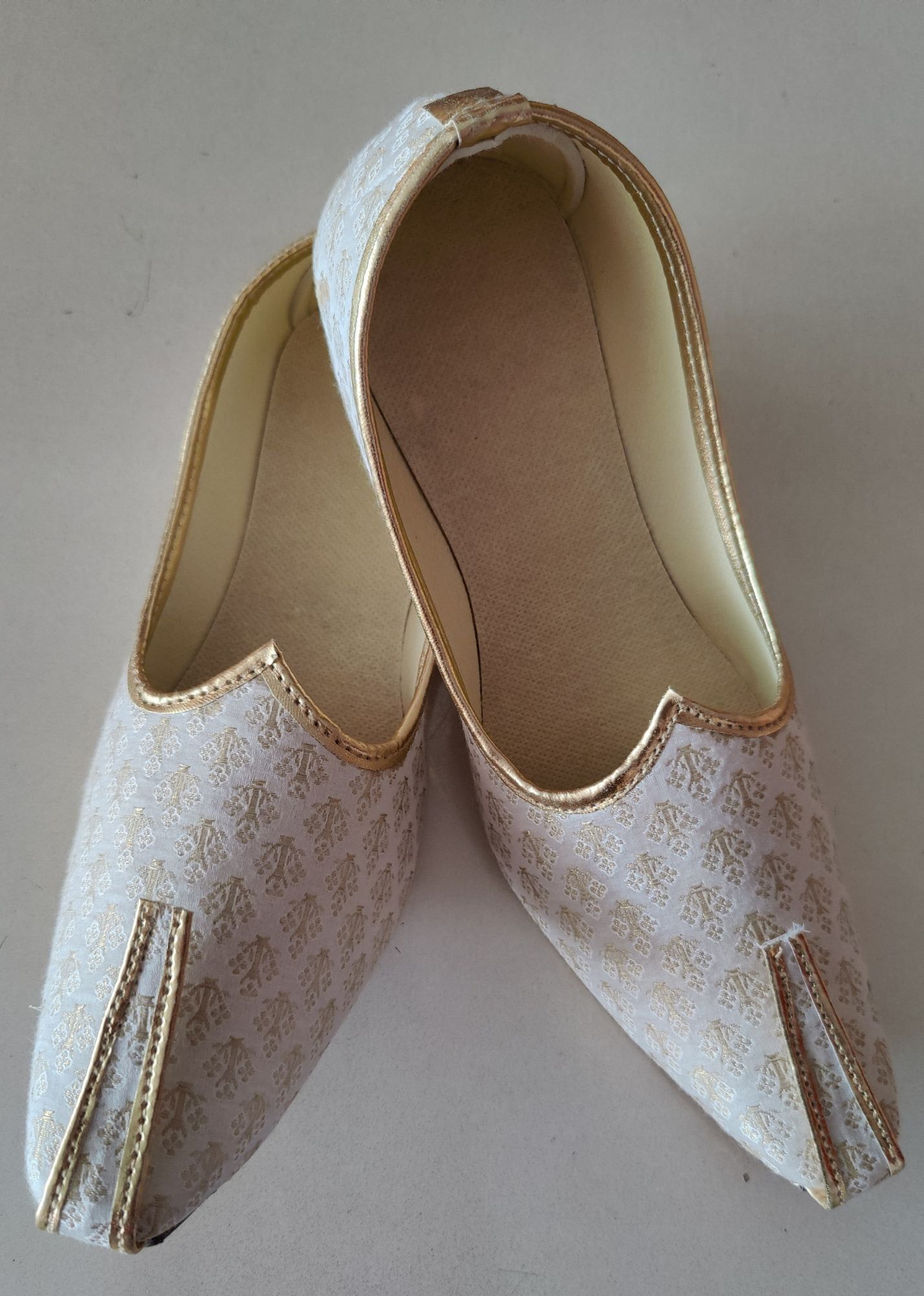 Ivory Banarasi Traditional Jutti Mojari Shoes-Ivory