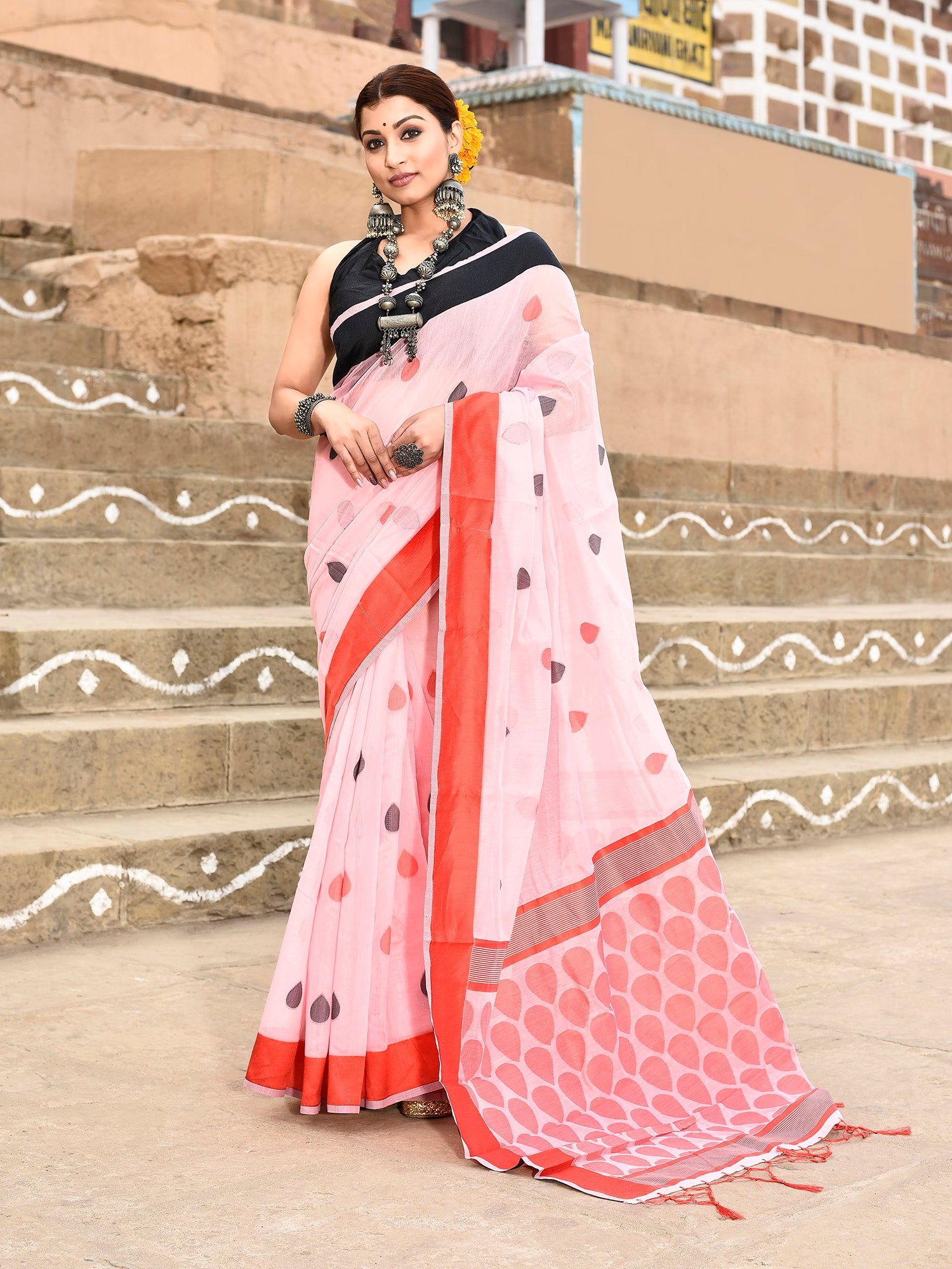 Light Pink Cotton Handloom Butti Weaving Saree