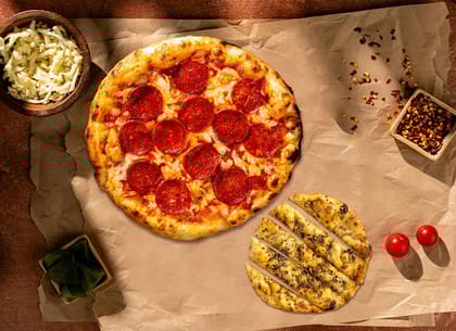 Pepperoni(pork) Pizza (Naples 4 Slice) + Garlic Bread