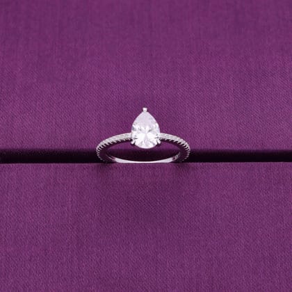 Drop-cut Solitaire Silver Ring-Solitaire / Silver / US 5 (15.6 mm Diameter)