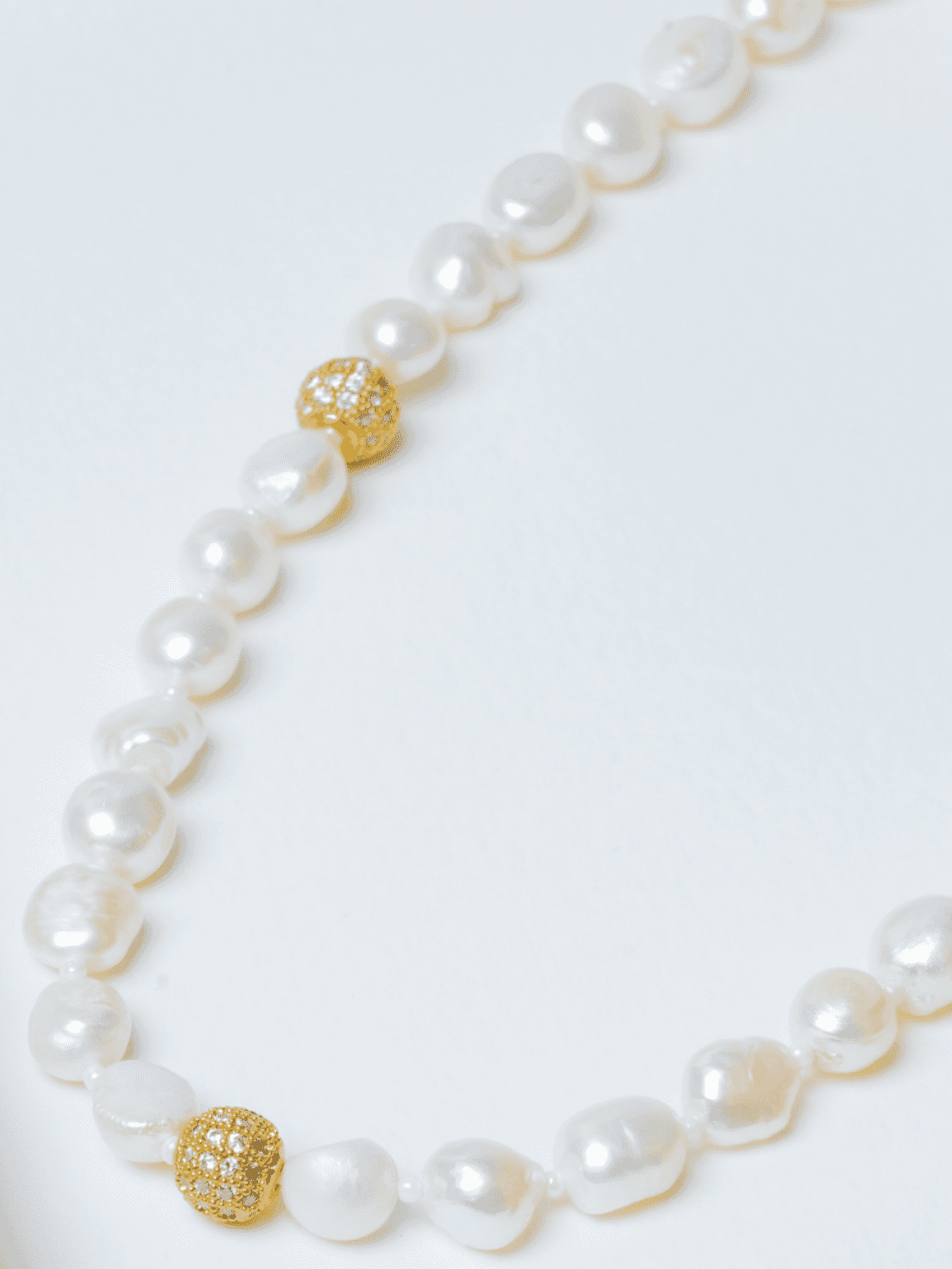 Mother Of Pearls Single String Necklace