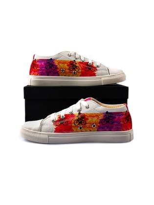 Women Cyclist Printed Lightweight Canvas Sneakers