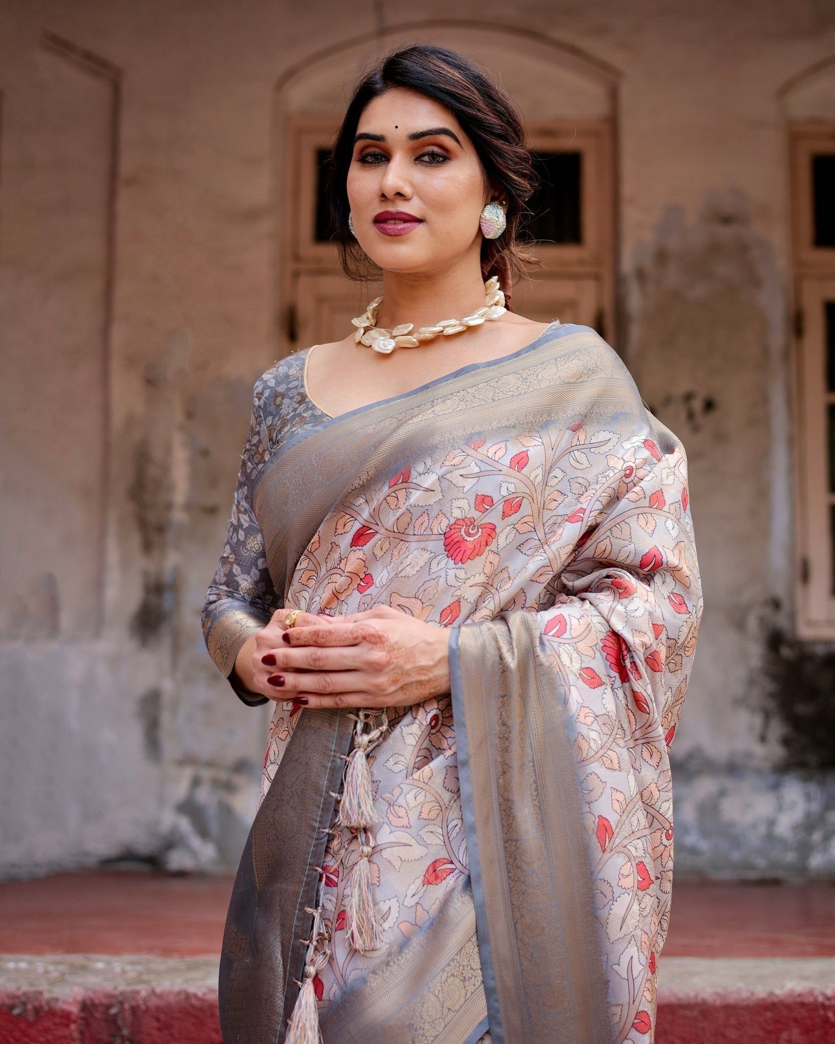 Elegant Grey Banarasi Silk Saree with Intricate Floral Design and Zari Weave-Regular