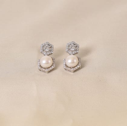 Divyanka Pearl Earring