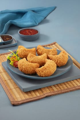 Chicken Kurkure Fried Momo With Momo Chutney