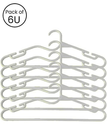 Generic - Plastic Standard Clothes Hangers ( Pack of 6 )
