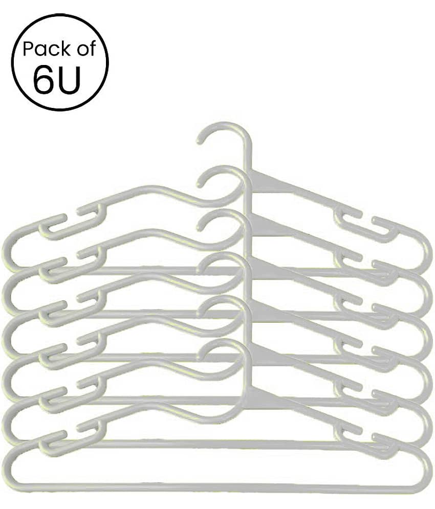 Generic - Plastic Standard Clothes Hangers ( Pack of 6 )