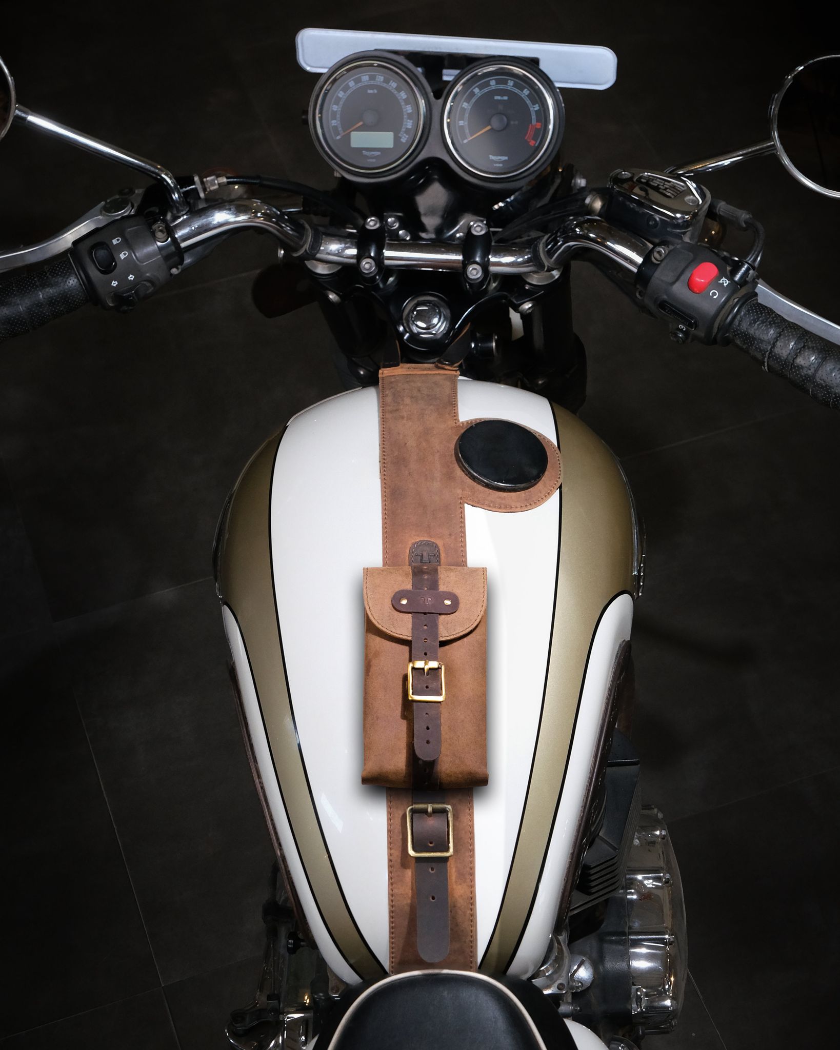 triumph: moto exclusive tank strap-tobacco brown / tank strap & pouch / in
