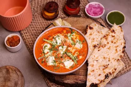 Paneer Butter Masala With Tandoori Roti / Butter Naan
