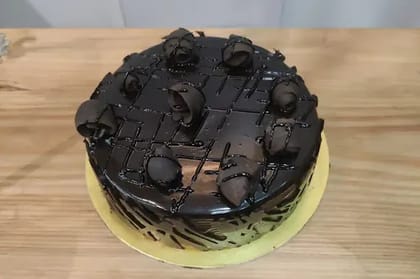 Chocolate Fantasy Cake [500 Grams]